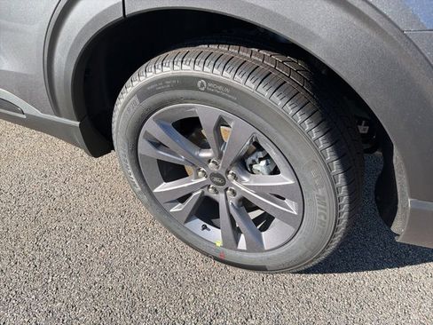 New 2026 Ford Explorer Active w/ Active Comfort Package image 5