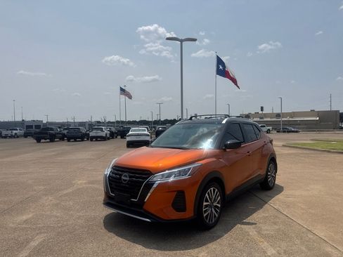 Used 2024 Nissan Kicks SV w/ Exterior Package FWD image 7