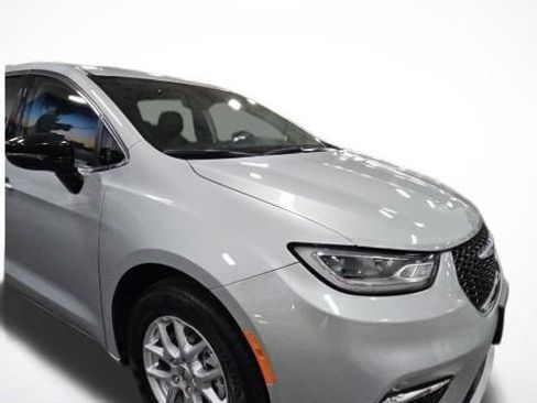 Used 2024 Chrysler Pacifica Touring-L image 52