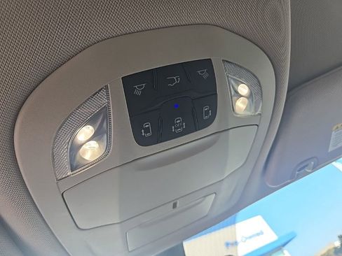 Used 2024 Chrysler Pacifica Select image 27