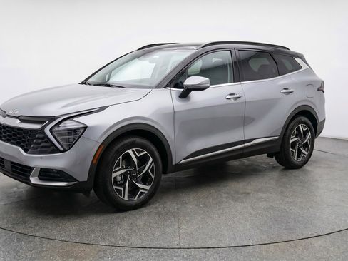 Used 2025 Kia Sportage LX image 3