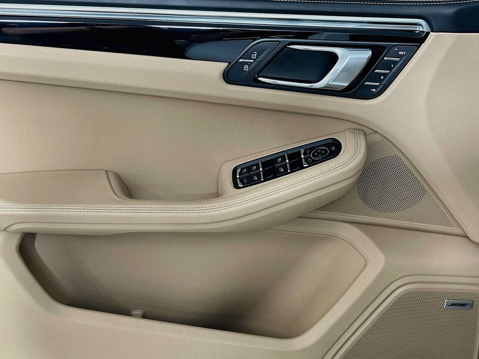 Certified 2026 Porsche Macan AWD/4WD image 11
