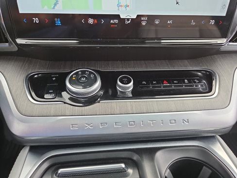 Used 2025 Ford Expedition Platinum w/ Platinum Ultimate Package AWD/4WD image 19