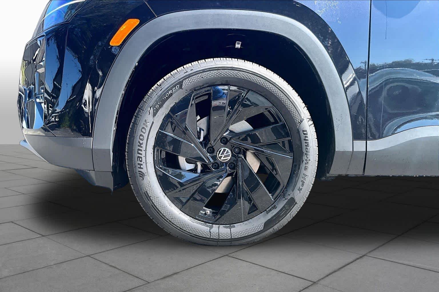 New 2027 Volkswagen Atlas SE FWD image 11