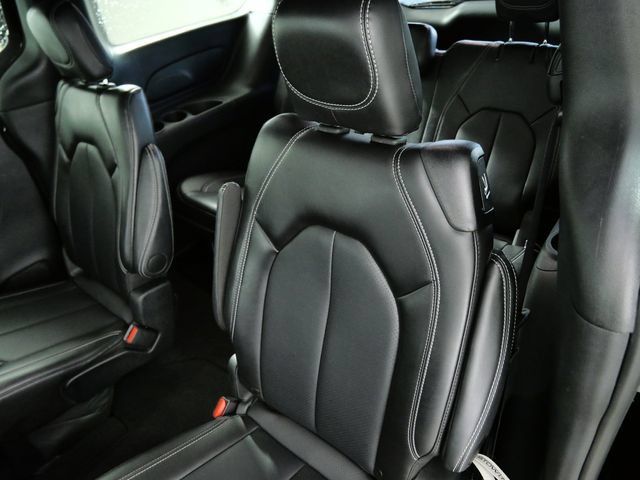 Used 2025 Chrysler Pacifica Select FWD image 14