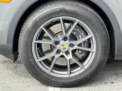 Certified 2024 Porsche Cayenne image 24