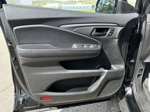 Used 2022 Honda Pilot TrailSport image 6