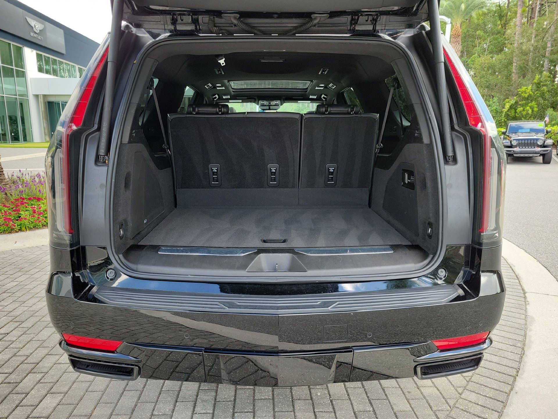 Used 2022 Cadillac Escalade ESV Sport w/ Touring Package AWD/4WD image 13