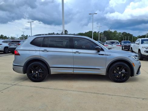 Used 2023 Volkswagen Tiguan SE R-Line FWD image 5