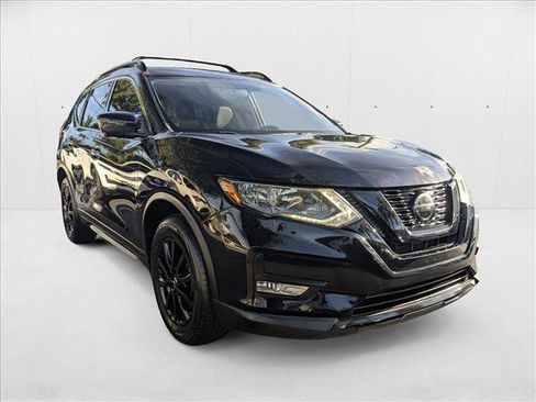 Used 2018 Nissan Rogue SV w/ Premium Package image 3