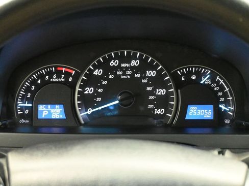 Used 2014 Toyota Camry LE FWD image 7