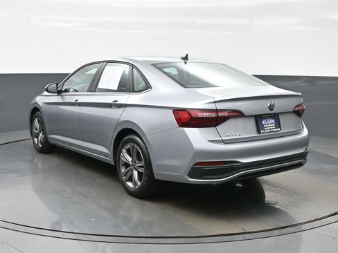 Used 2022 Volkswagen Jetta SE FWD image 4