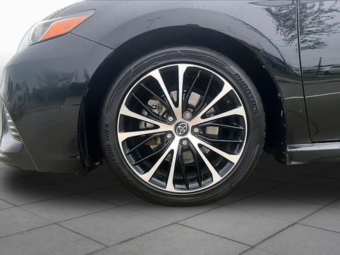 Used 2020 Toyota Camry SE FWD image 10
