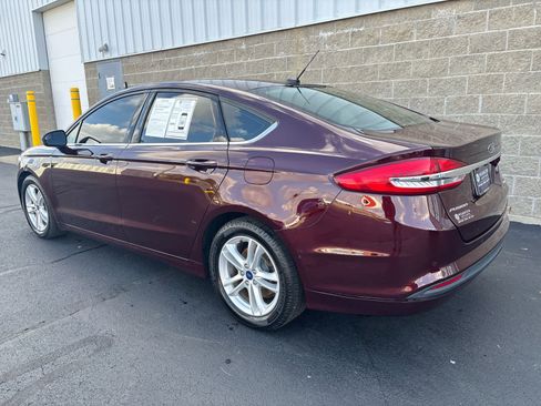 Used 2018 Ford Fusion SE w/ Fusion SE Technology Package image 5