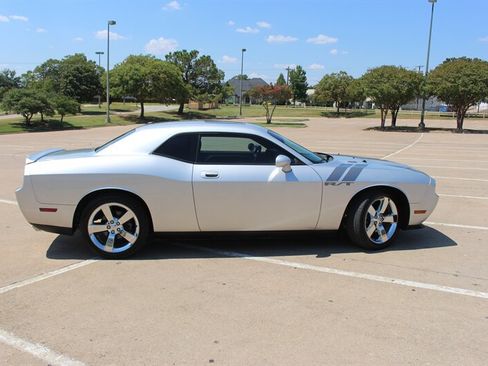 Used 2010 Dodge Challenger R/T RWD image 6