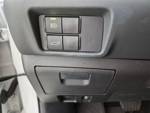 Used 2025 Toyota Highlander XLE AWD/4WD image 12