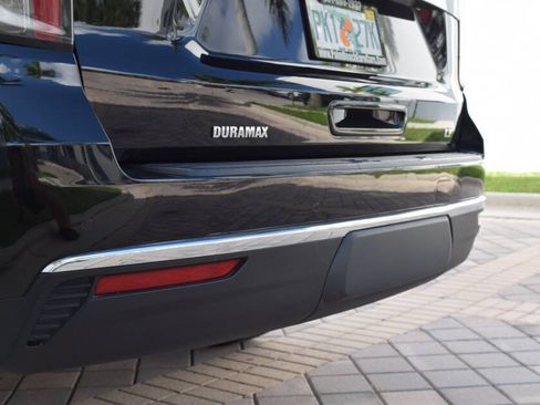 Used 2022 Chevrolet Suburban LT RWD image 21