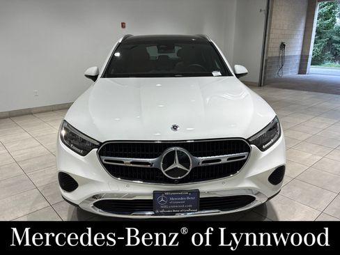 Used 2026 Mercedes-Benz GLC 300 4MATIC image 2