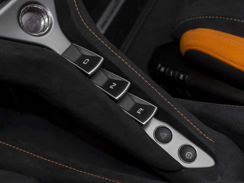 Used 2024 McLaren 750S Spider RWD image 36