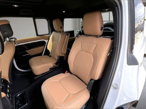 New 2026 Land Rover Defender 130 X-Dynamic SE AWD/4WD image 10
