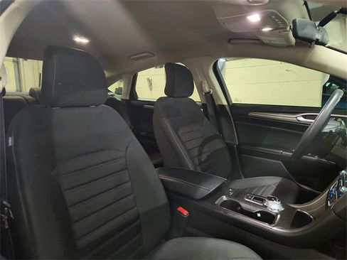 Used 2018 Ford Fusion SE w/ Fusion SE Technology Package image 39
