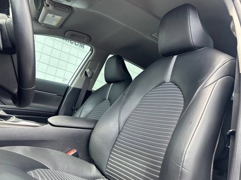 Used 2024 Toyota Camry SE FWD image 11