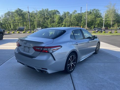 Used 2018 Toyota Camry SE w/ Protection Package (Q2) FWD image 3