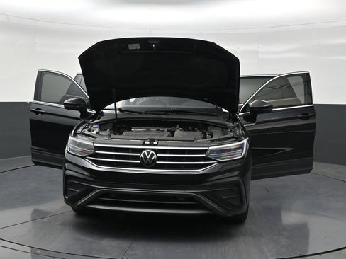 Used 2023 Volkswagen Tiguan SE FWD image 32