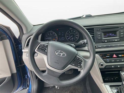 Used 2017 Hyundai Elantra SE image 12