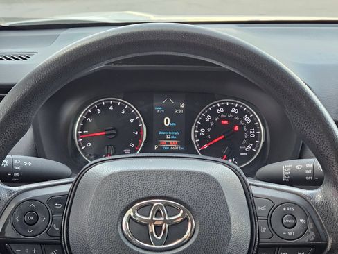 Used 2021 Toyota RAV4 LE FWD image 16