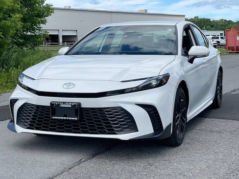 Used 2026 Toyota Camry SE AWD/4WD image 13