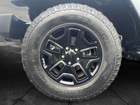 Used 2018 Jeep Wrangler Unlimited Sport image 14