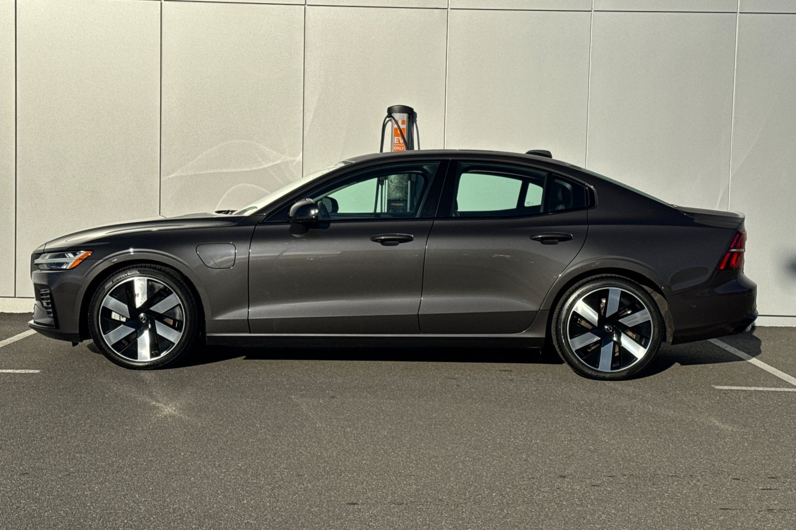 Used 2024 Volvo S60 T8 Plus w/ Climate Package AWD/4WD image 2