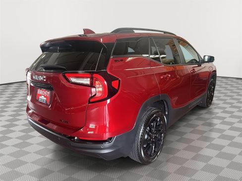 Used 2023 GMC Terrain SLE w/ Driver Convenience Package image 4