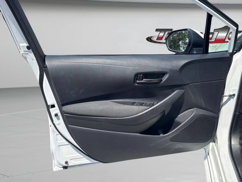 Used 2025 Toyota Corolla LE FWD image 18