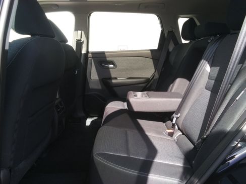 Used 2021 Nissan Rogue SV image 10