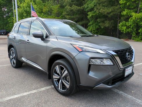 Used 2023 Nissan Rogue SL AWD/4WD image 2