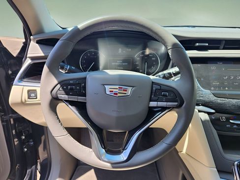 Used 2022 Cadillac XT6 Premium Luxury image 7