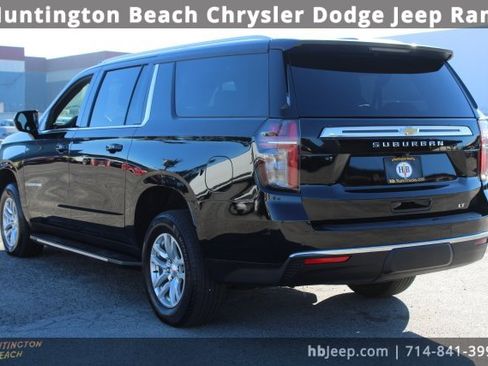 Used 2024 Chevrolet Suburban LT image 3