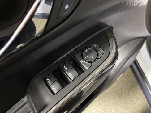 Used 2023 GMC Acadia SLT FWD image 16