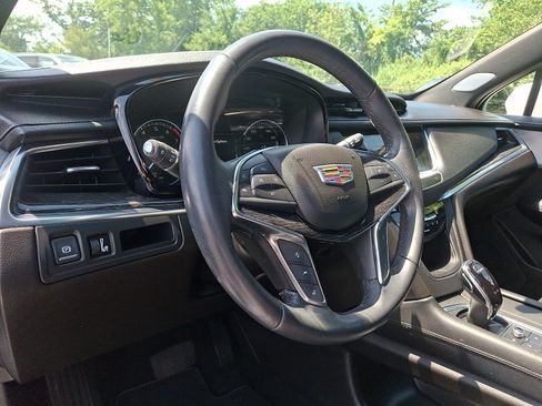 Certified 2022 Cadillac XT5 Premium Luxury AWD/4WD image 16