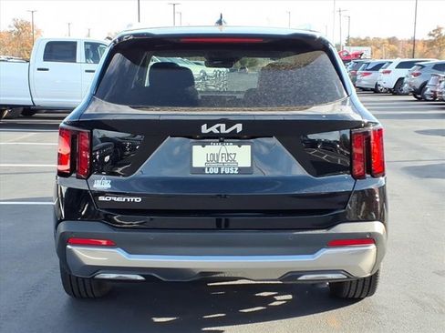 Used 2025 Kia Sorento EX w/ Panoramic Sunroof Package image 32
