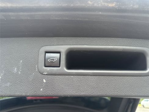 Used 2020 Toyota Highlander XLE FWD image 37
