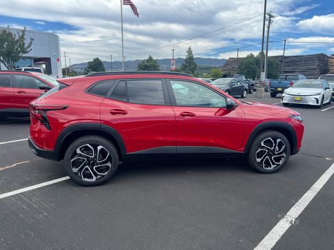 New 2026 Chevrolet Trax RS w/ Driver Confidence Package FWD image 5