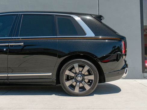 Used 2025 Rolls-Royce Cullinan image 19