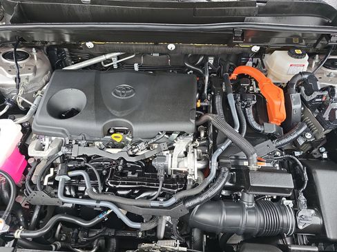 Used 2022 Toyota Venza LE image 28