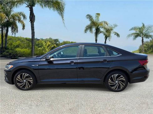 Used 2019 Volkswagen Jetta SEL Premium FWD image 2