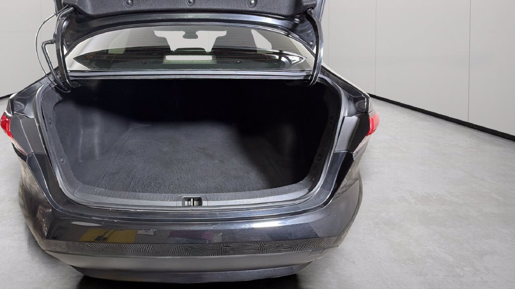 Used 2021 Toyota Corolla LE FWD image 28