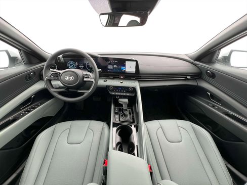 New 2025 Hyundai Elantra Limited image 13