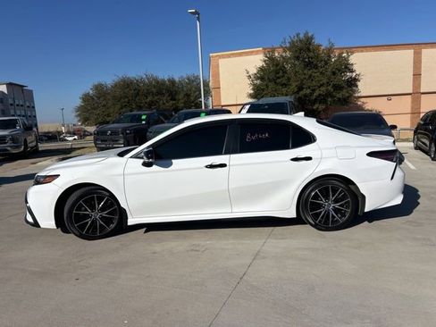 Used 2024 Toyota Camry SE w/ Convenience Package image 6